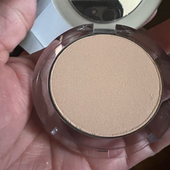 4-in-1 Pressed Mineral Cream and the color Ivory / Ivoire | LP5,Brand New . - Picture 7 of 11